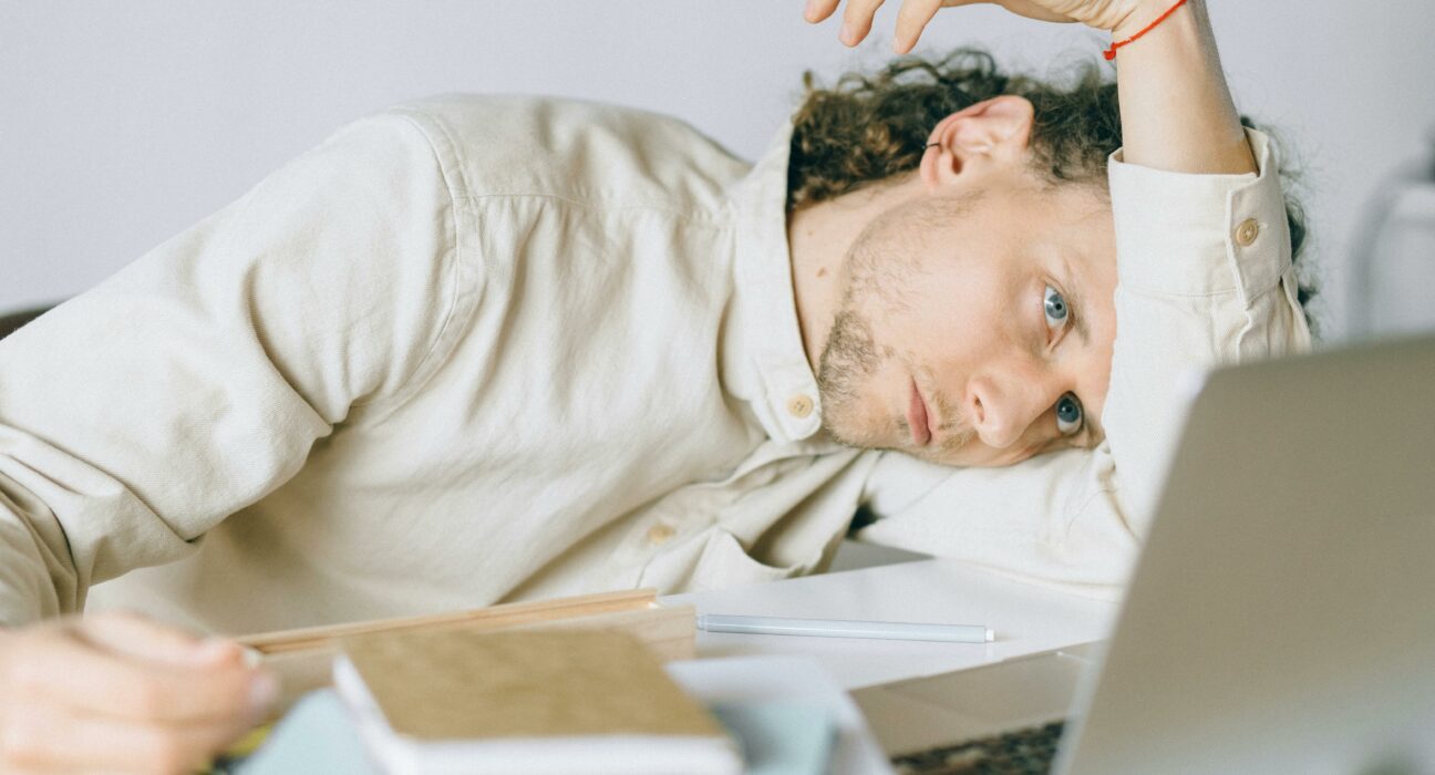 Burnout odnosno sagorevanje - simptomi i kako ih leciti