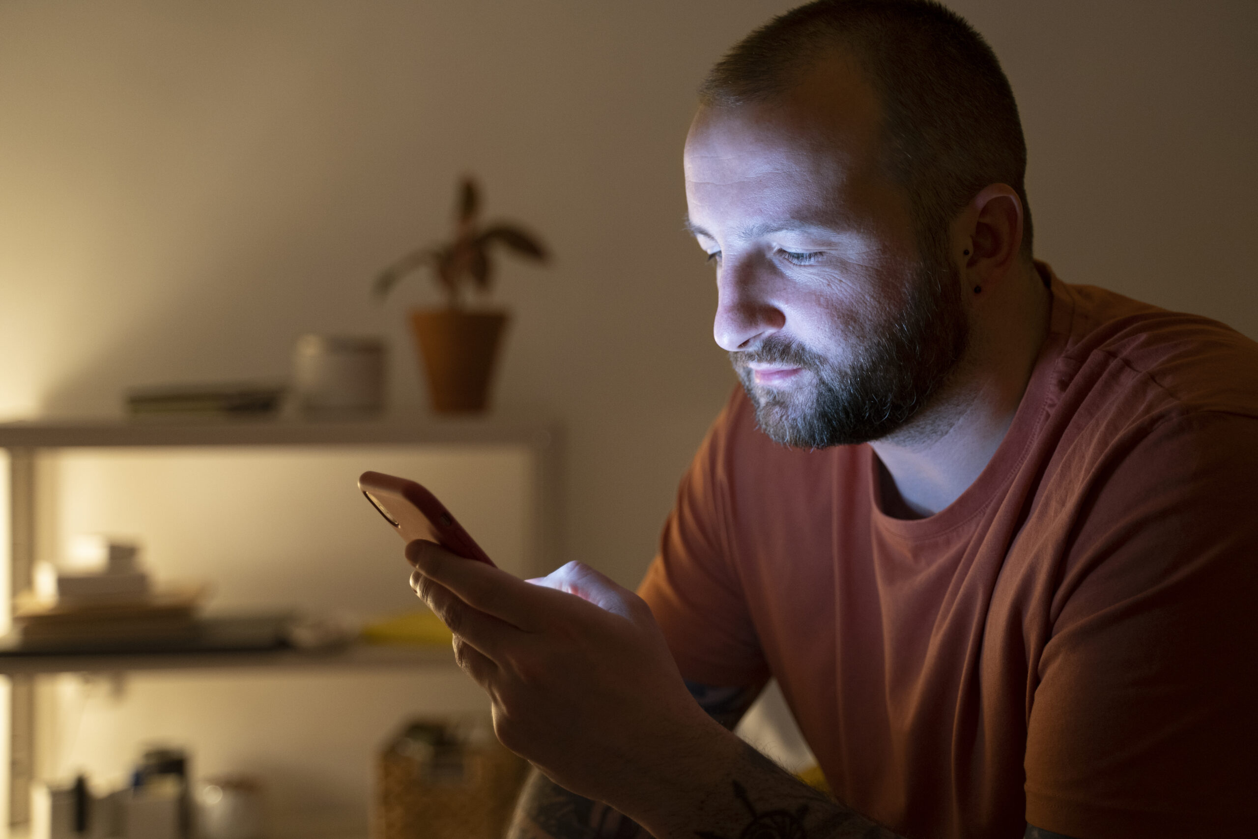 Koriscenje telefona u mraku napreze oci